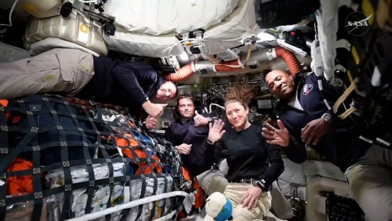 Астронавты Artemis II поделились первыми впечатлениями от вида обратной стороны Луны