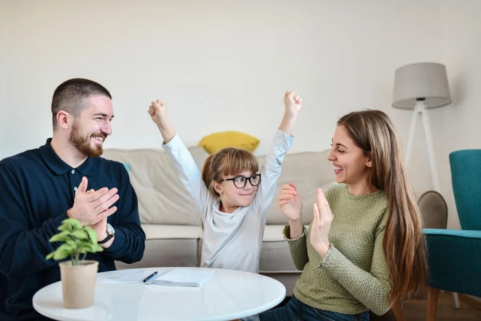 ребёнок делает домашнее задание без давления родителей - психологический метод выбора
