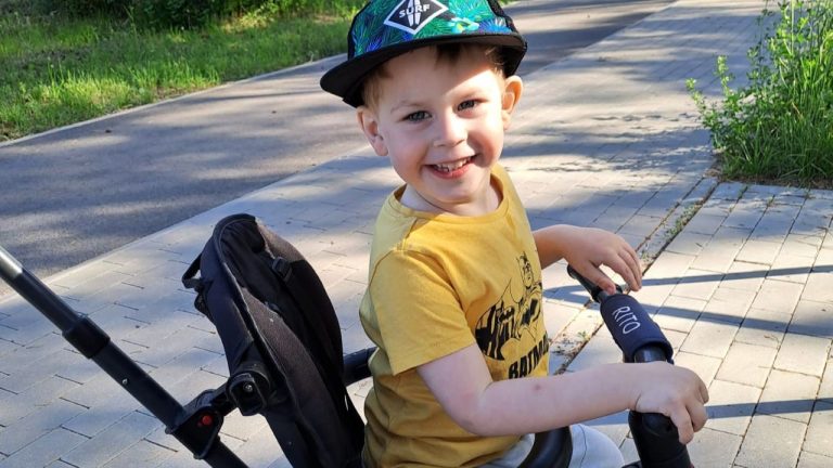 «Зеленая лампа»: 5-летнему Даниэлю из Риги нужна помощь для оплаты важной для него терапии