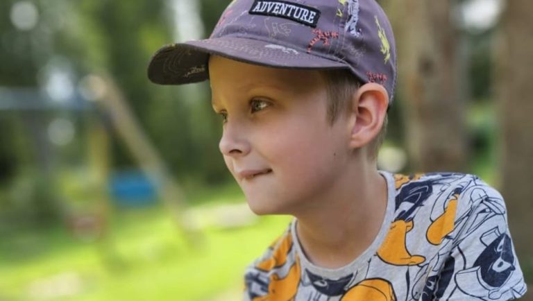 «Зеленая лампа»: на оплату годового курса терапии 9-летнему Динару не хватает 340 евро