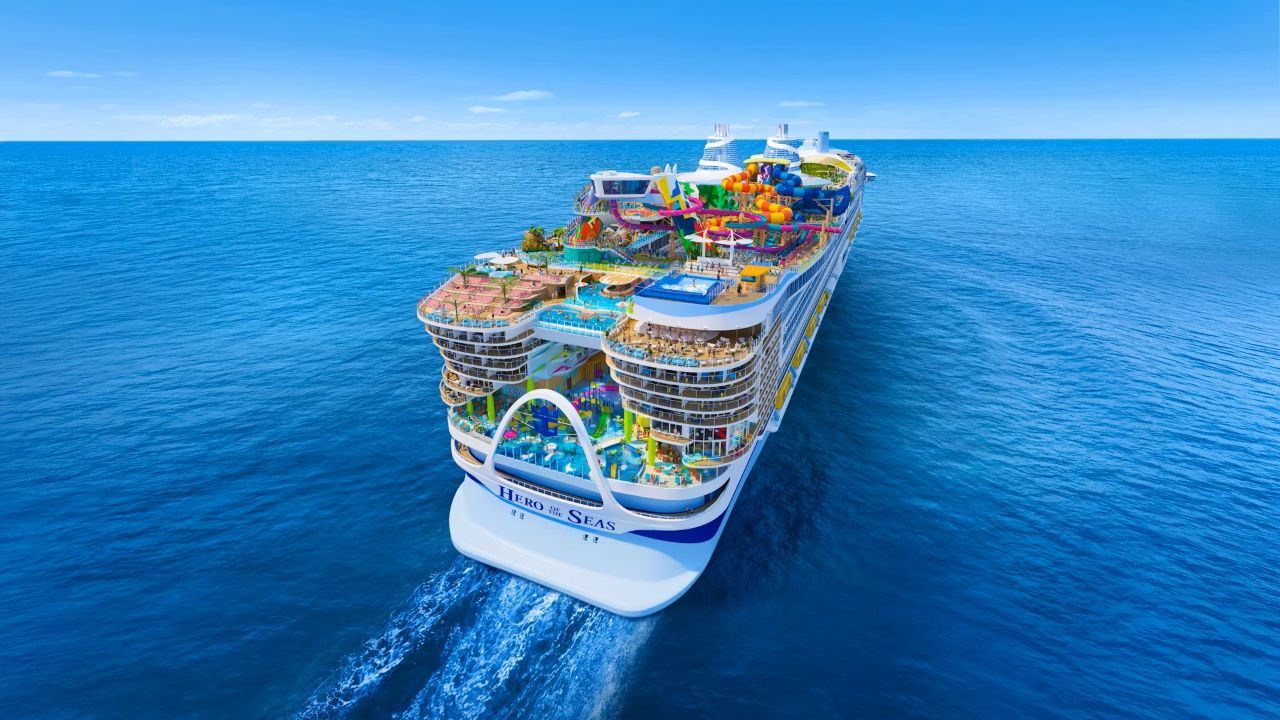 «Город-гигант на воде»: самый большой круизный лайнер в мире готовят к запуску