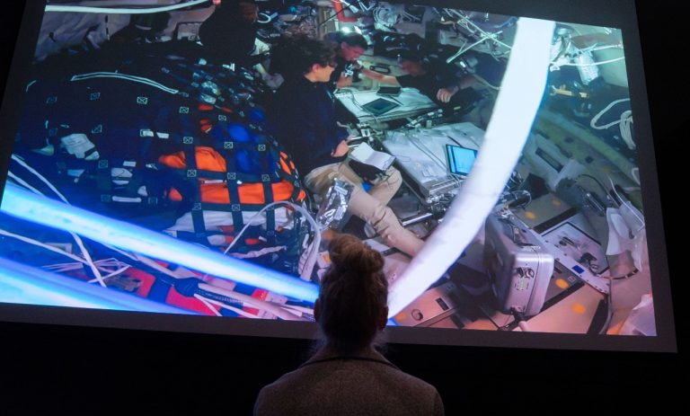 Рекорд, тишина и слёзы в космосе: 5 самых сильных моментов миссии Artemis II