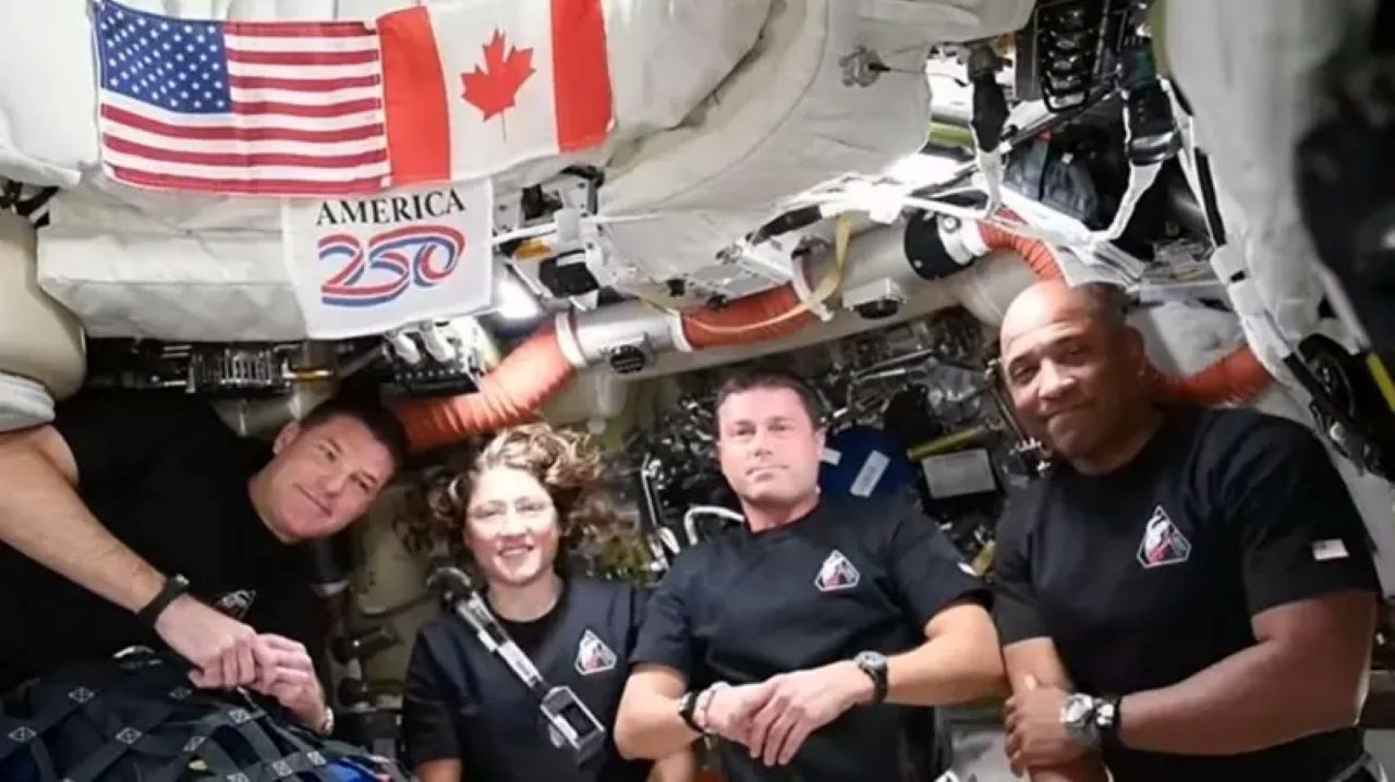 Экипаж миссии «Артемида-2» совершил исторический облёт Луны и взял курс на Землю