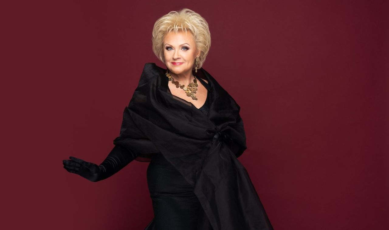 Певица Анна Вески получит высшую городскую награду Таллинна - гербовый знак