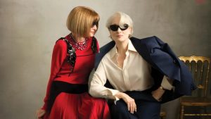 Мэрил Стрип и Анна Винтур позируют на обложке журнала Vogue в элегантных образах, символизируя культовый образ Миранды Пристли