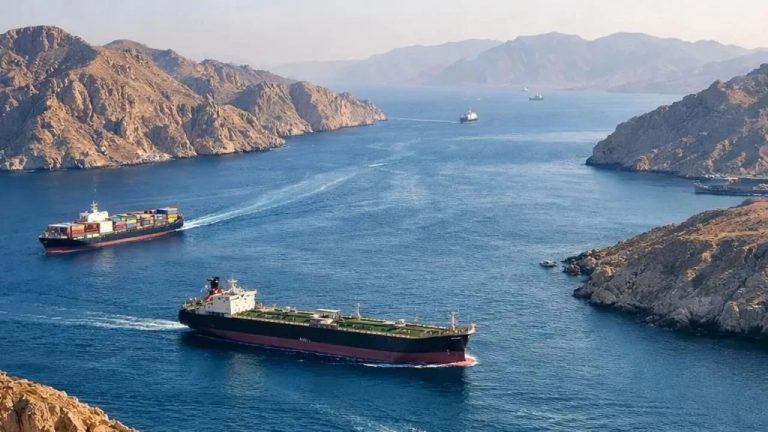 Иран вновь закрыл Ормузский пролив после масштабной атаки израильских ВВС на позиции «Хезболлы»