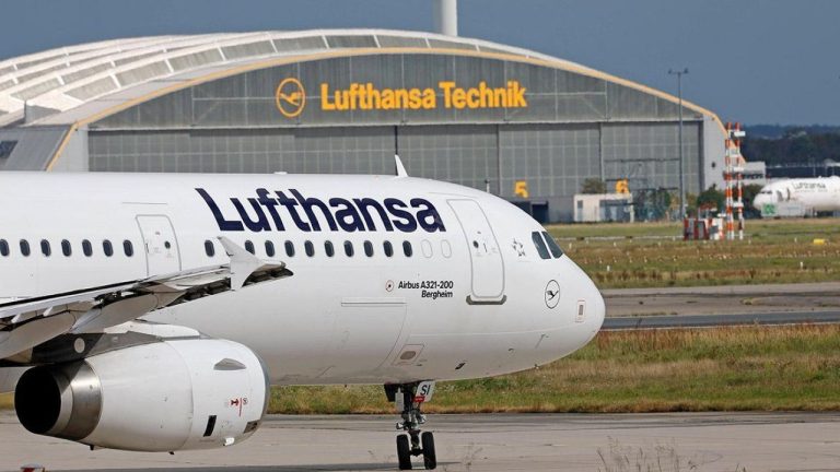 Бортпроводники Lufthansa объявили забастовку: возможны массовые задержки рейсов