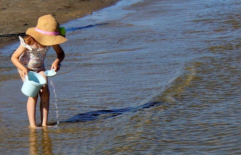 Рижская дума разрешила купаться почти во всех популярных водоемах города
