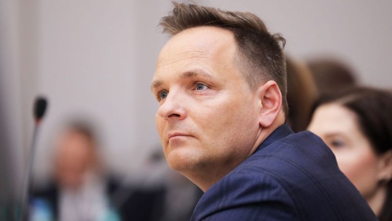 По делу лесопромышленников задержан также директор Госканцелярии
