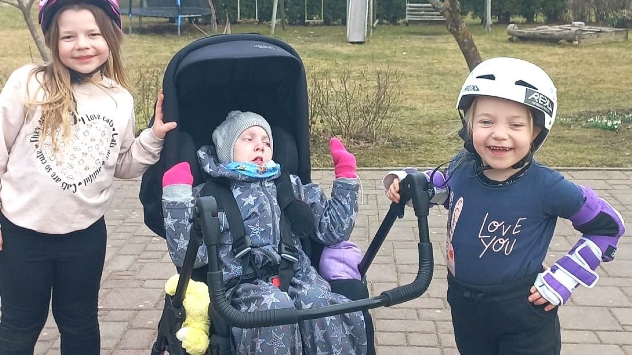 «Зеленая лампа»: полностью собраны средства на оплату операции 9-летней Дарты
