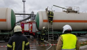KNAB освободил министра Краузе. Кронбергс - пока под стражей