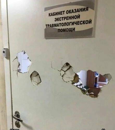 Подборка смешных и абсурдных фотографий со всего мира: странные ситуации, животные, нелепые решения и комичные совпадения.