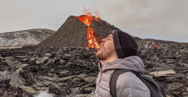 Подборка смешных и абсурдных фотографий со всего мира: странные ситуации, животные, нелепые решения и комичные совпадения.
