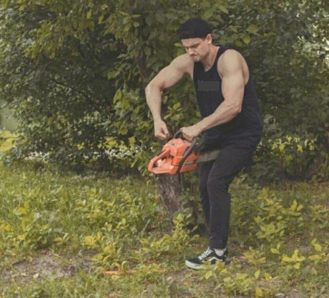 Подборка смешных и абсурдных фотографий со всего мира: странные ситуации, животные, нелепые решения и комичные совпадения.