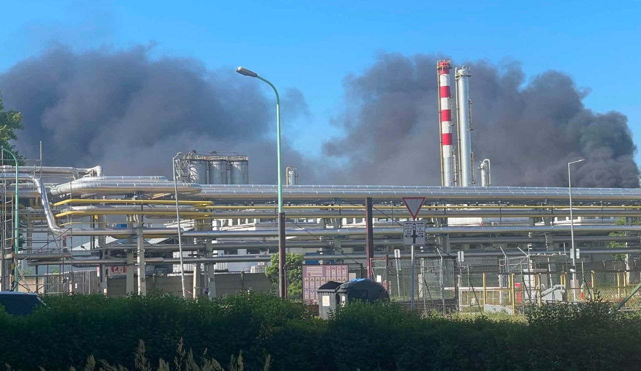На крупнейшем нефтехимическом заводе Венгрии произошел взрыв: есть погибший и тяжело пострадавшие