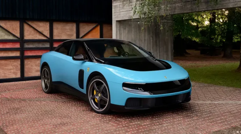 Первый электромобиль Ferrari от экс-дизайнера Apple вызвал споры и неоднозначную реакцию в соцсетях