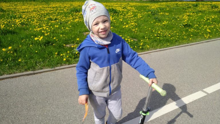 «Зеленая лампа»: для оплаты реабилитации 7-летнему Назару не хватает 3800 евро