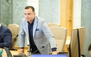 Бензин дорожает, дизель дешевеет: как изменились цены на топливо в Латвии за неделю