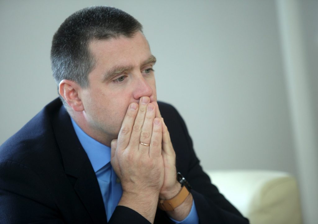 Мужчина в Индии выжил после удара молнии, но умер от лечения коровьим навозом