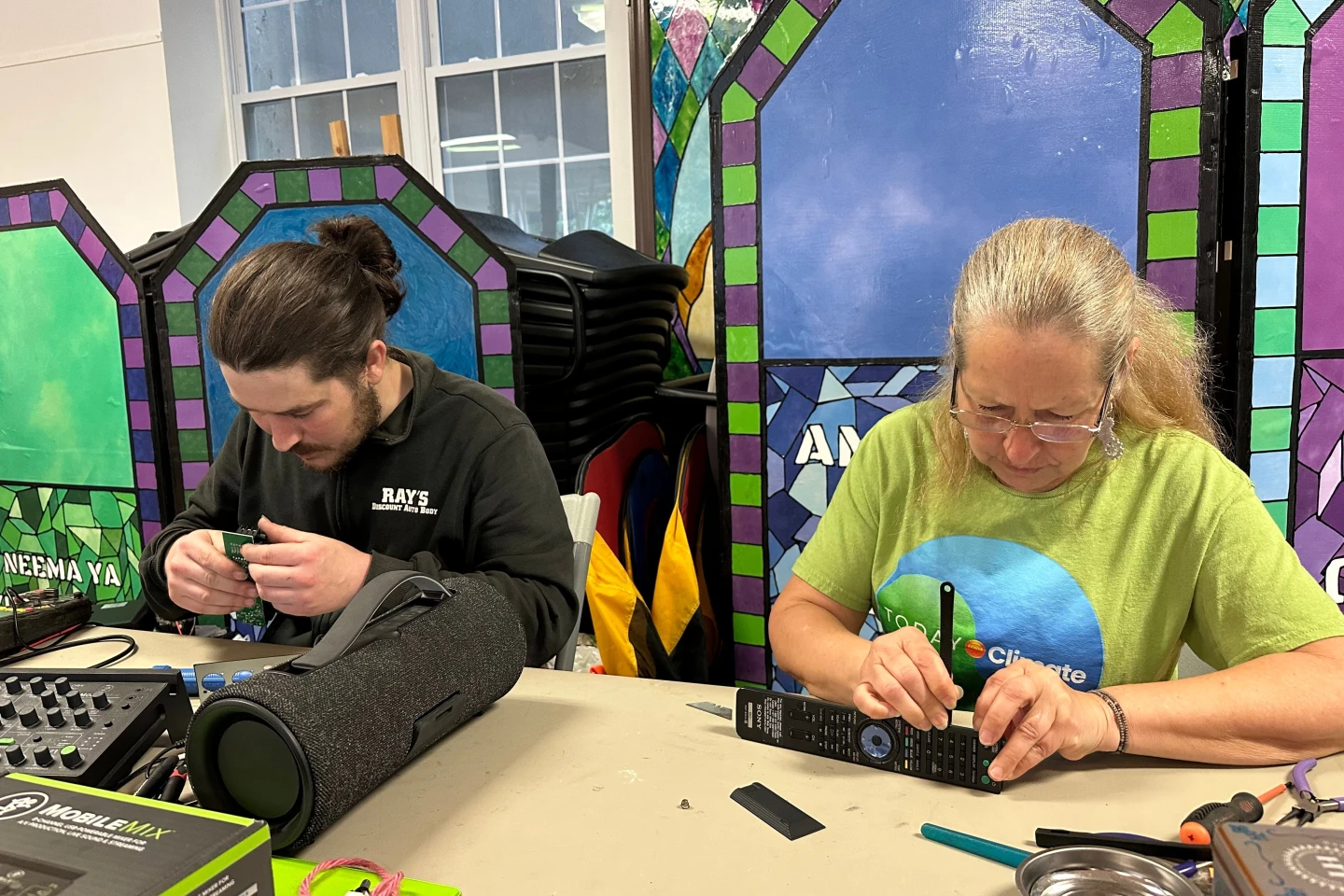 Не выбрасывать, а чинить: почему движение Repair Cafe набирает популярность от Латвии до США