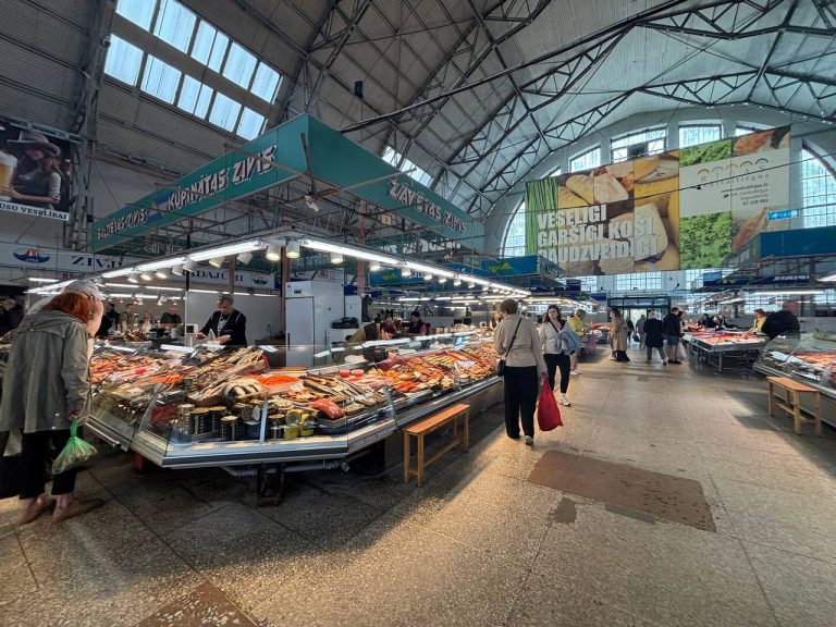 Рижский Центральный рынок: где теперь купить мясо и копчености после закрытия павильона