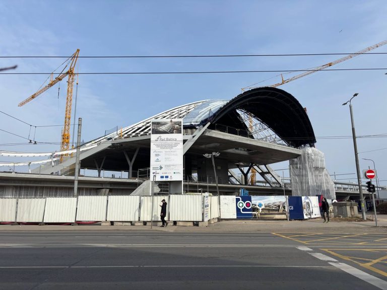 Золотая насыпь Rail Baltica: Латвия переплачивает за материалы в разы больше Эстонии и Литвы