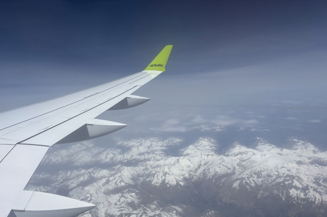 Полёт в Польшу через Копенгаген: почему билеты airBaltic вызвали скандал в соцсетях