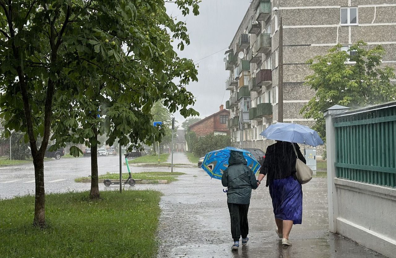 Ливни и грозы накроют Латвию в начале новой недели