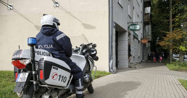 В Добеле пьяный подросток на мопеде сбил мужчину-пешехода