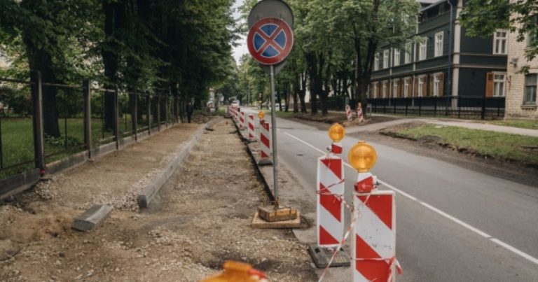 В Риге обновят дороги и тротуары ещё на нескольких улицах: где пройдут работы