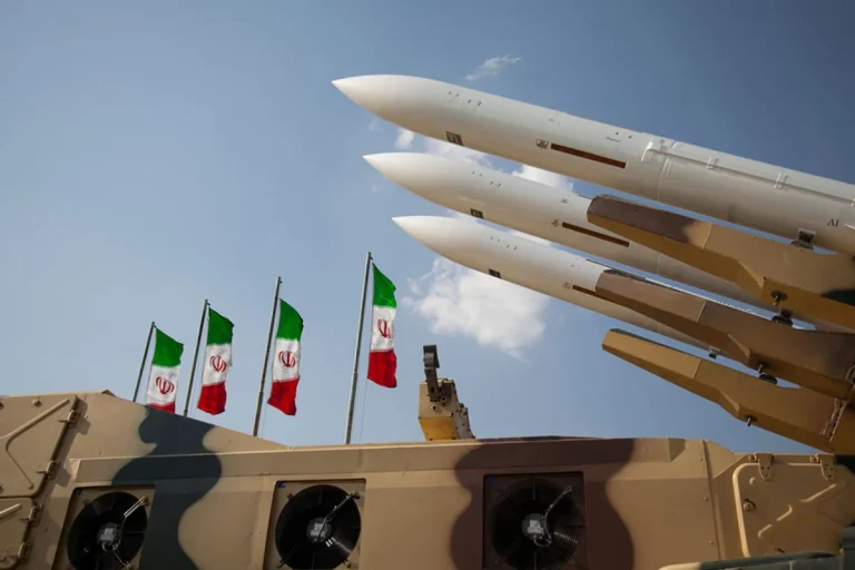 США нанесли удары по 140 военным объектам Ирана. Тегеран объявил о закрытии Ормузского пролива