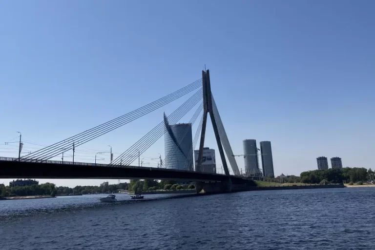 Ремонт Вантового моста может парализовать движение в Риге