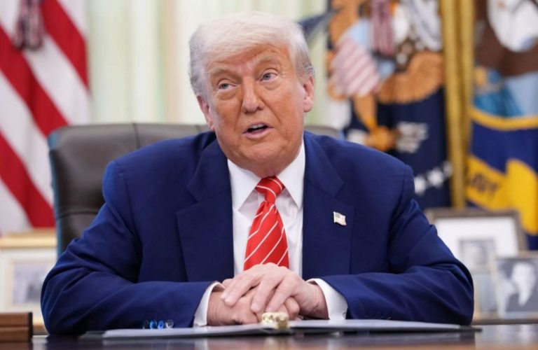 Президент США Дональд Трамп раскритиковал оборонительную тактику Англии в матче с Аргентиной