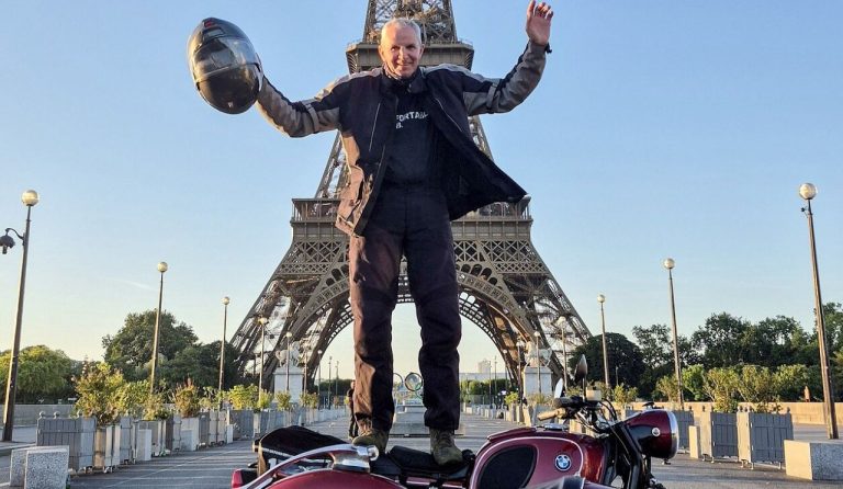 Неугомонный пенсионер: 66-летний литовец проехал 5000 км до Парижа на самодельном мотоцикле