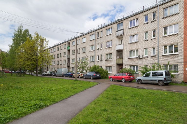 Объявлен прием заявок на конкурс лучших многоквартирных дворов Латвии с призовым фондом 7000 евро