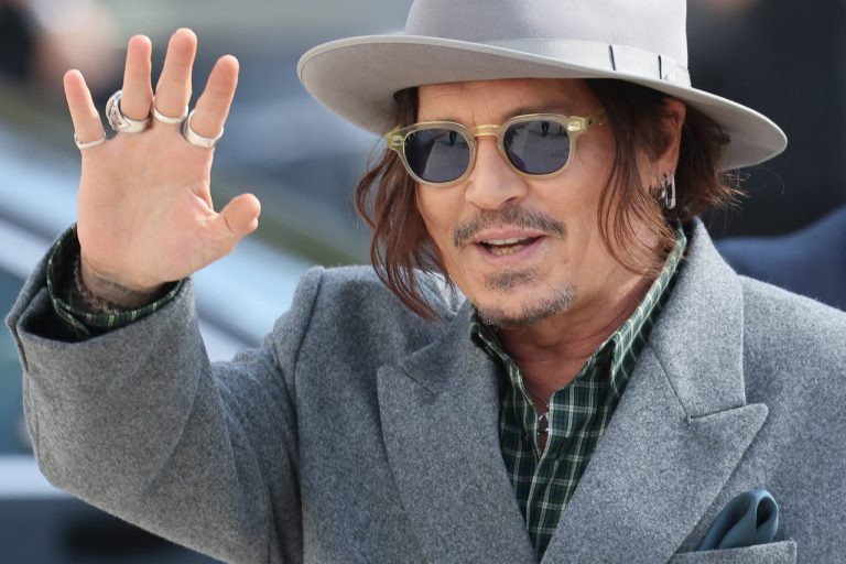 Джонни Депп появился на Comic-Con в образе Скруджа и представил новый фильм