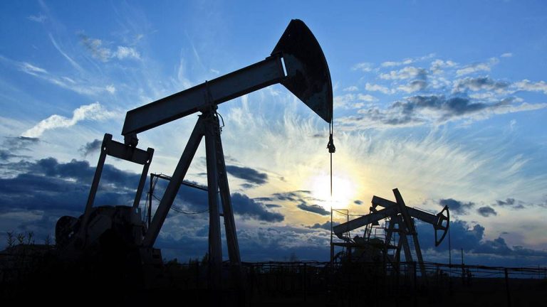 Нефть резко подешевела после паузы в обмене ударами между США и Ираном