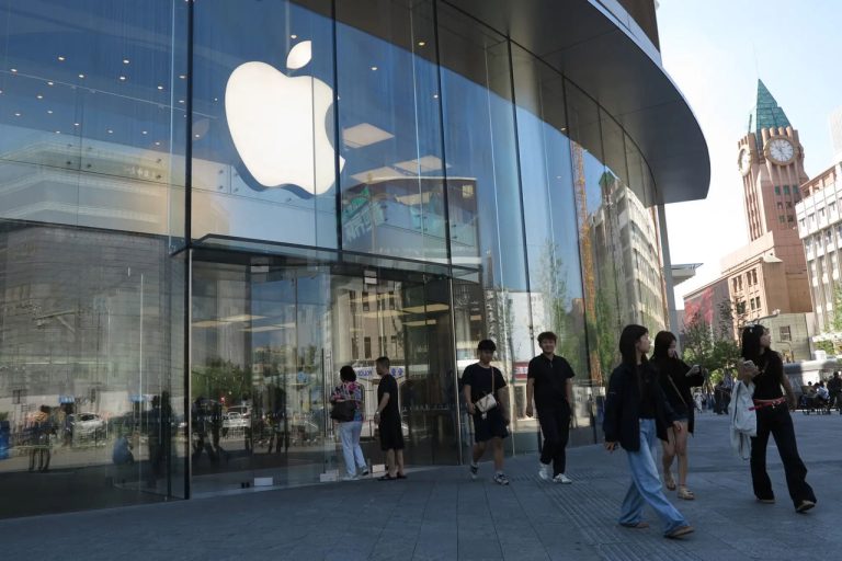 Apple снова стала самой дорогой компанией мира, обойдя Nvidia после роста акций