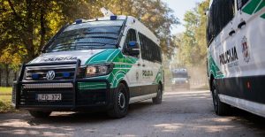 В Калифорнии парашютист рухнул на пивную палатку во время праздника