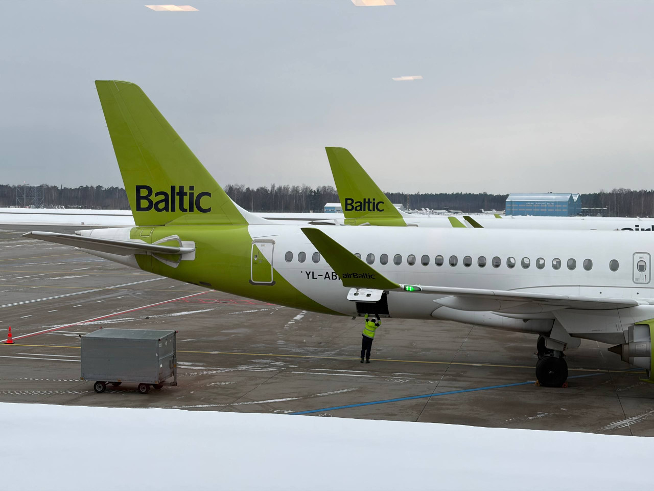 Три стратегических инвестора готовы вложиться в спасение авиакомпании airBaltic