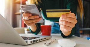 Куда исчезли комары? Энтомологи объяснили, почему этим летом в Латвии их стало заметно меньше