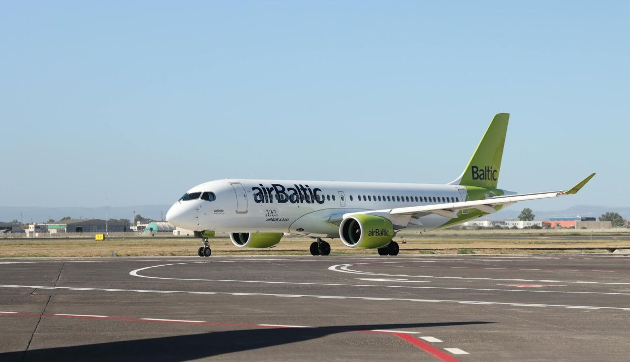 Флот airBaltic сократился на два самолёта: что произошло