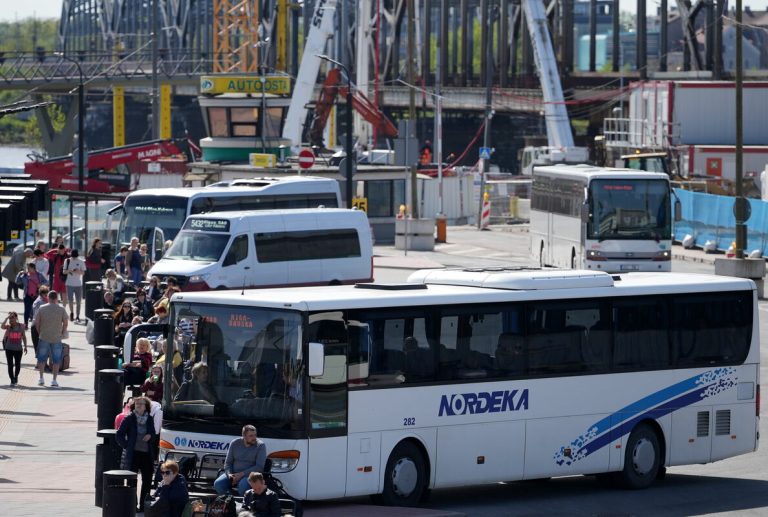 Объединение перевозчиков Рижского региона обещает полностью восстановить сорванные автобусные маршруты