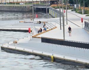 Где в Риге сегодня комфортнее всего купаться: список пляжей