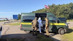Солнце мешает купить билет: пассажирка попросила Rīgas satiksme решить проблему с автоматами