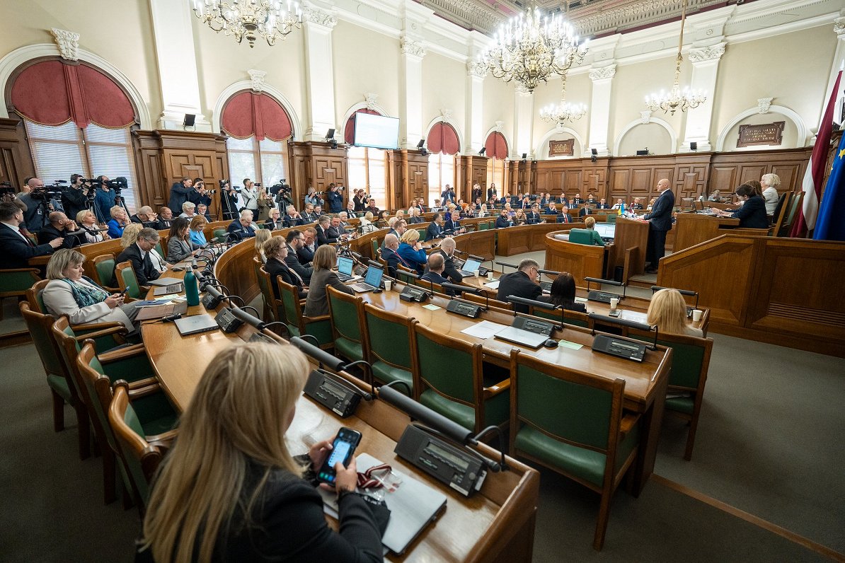 На ManaBalss собирают подписи за отмену компенсаций депутатам Сейма