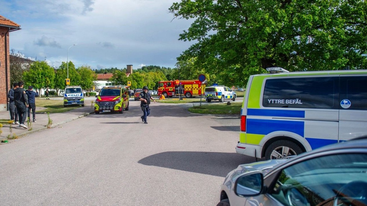 В Швеции мужчина с мечом напал на школу: несколько человек ранены