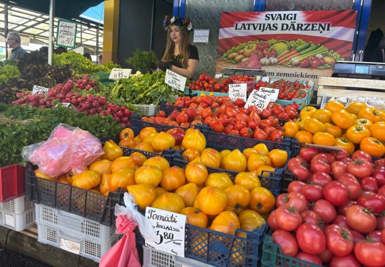 Большинство жителей Латвии пока не почувствовали снижения цен на продукты после уменьшения НДС