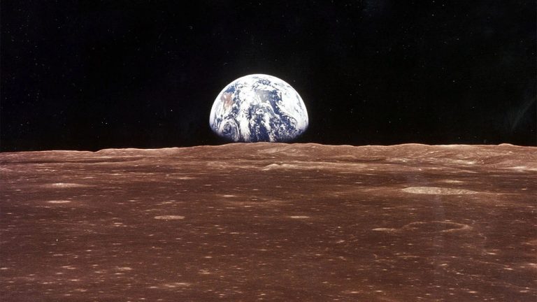 Отработанная ступень ракеты SpaceX врезалась в Луну и, вероятно, оставила новый кратер