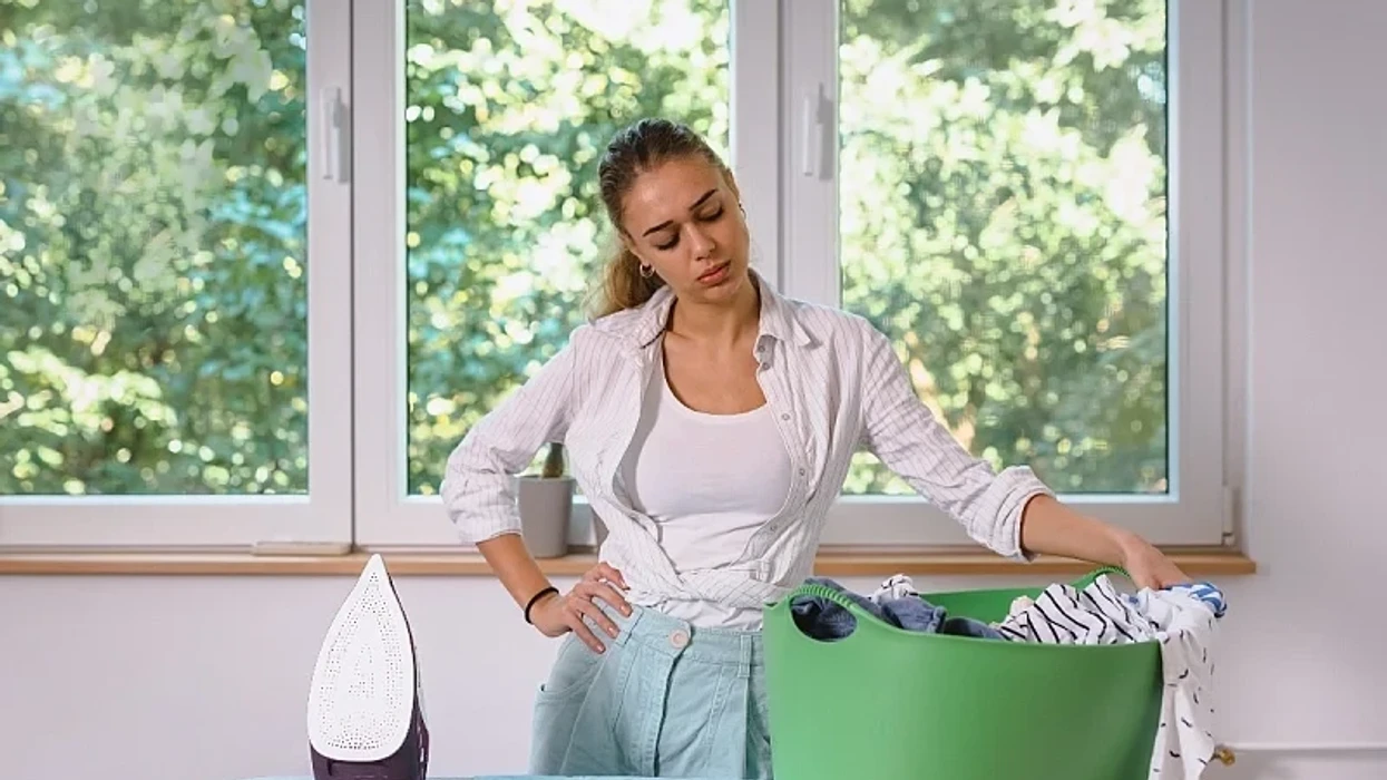 В жару утюг можно не включать: 5 способов разгладить одежду без мучений у гладильной доски
